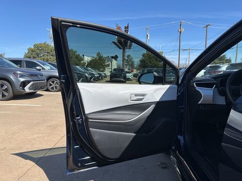 Used 2025 Toyota Corolla SE w/ SE Premium Package FWD image 11