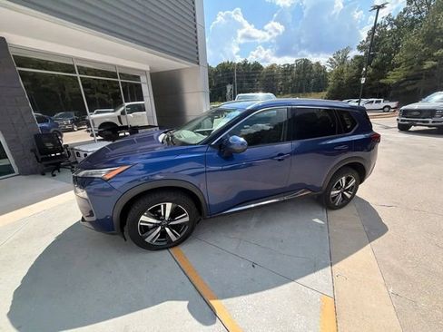 Used 2023 Nissan Rogue SL w/ SL Premium Package AWD/4WD image 2