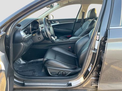Used 2022 Genesis G70 3.3T RWD image 22