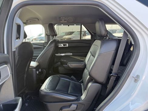 Used 2021 Ford Explorer Limited w/ Equipment Group 301A RWD image 7