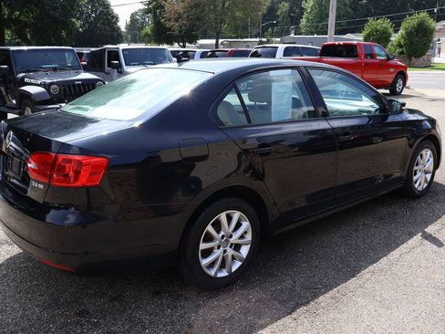 Used 2011 Volkswagen Jetta SE FWD image 9