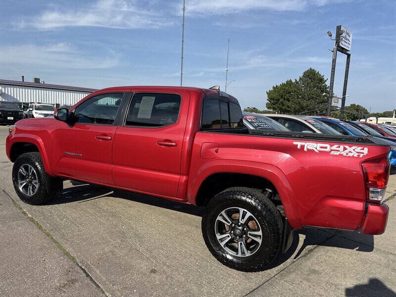 Used 2016 Toyota Tacoma TRD Sport w/ Towing Package AWD/4WD image 4