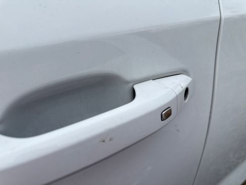 Used 2022 Chevrolet Silverado 1500 LT AWD/4WD image 6