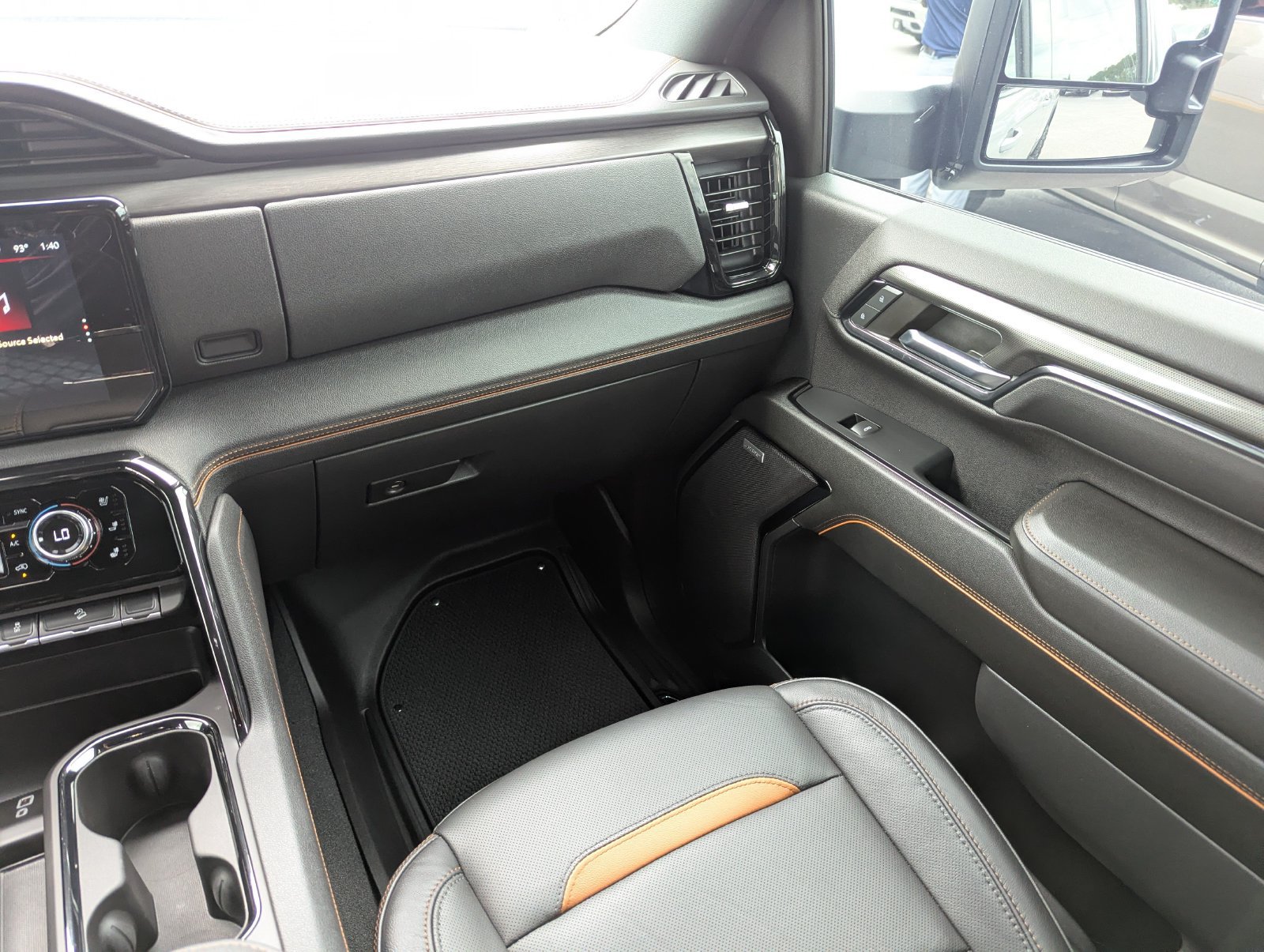 Used 2024 GMC Sierra 2500 AT4 w/ AT4 Premium Plus Package AWD/4WD image 21