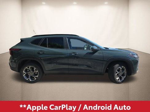 Used 2025 Chevrolet Trax LT FWD image 3
