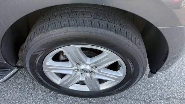 Used 2020 Ford Expedition XLT w/ Equipment Group 202A AWD/4WD image 25