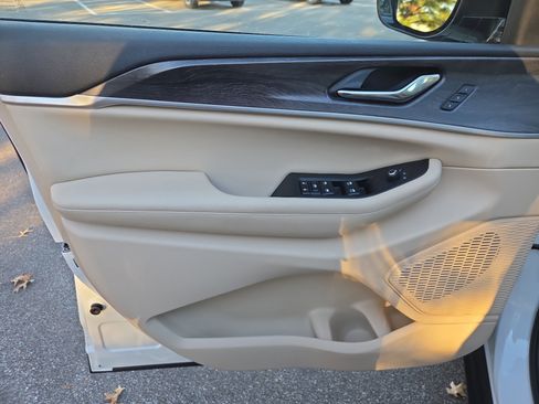 Certified 2023 Jeep Grand Cherokee Limited image 11