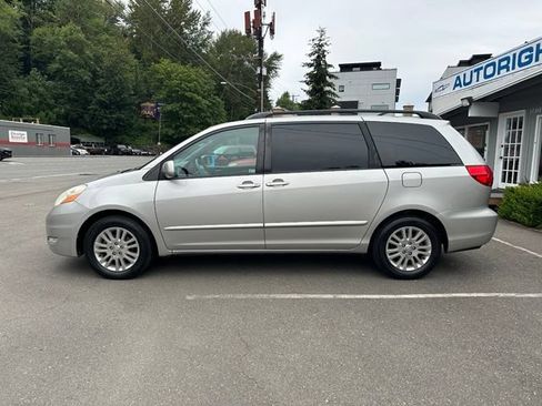 Used 2010 Toyota Sienna XLE FWD image 8