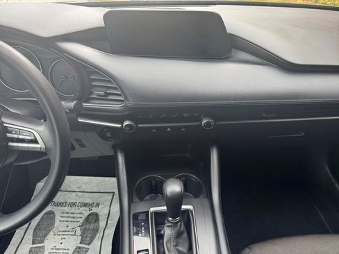 Used 2022 MAZDA MAZDA3 s image 8