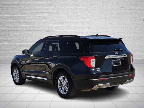 Used 2023 Ford Explorer XLT w/ Equipment Group 202A RWD image 3