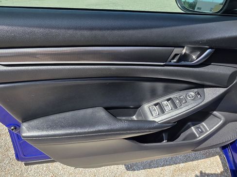Used 2018 Honda Accord Sport image 32
