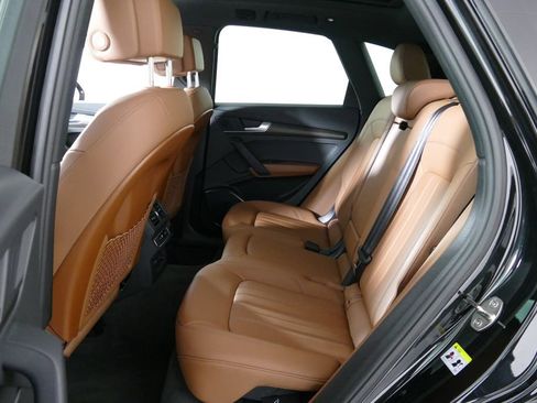 Used 2023 Audi Q5 2.0T Premium w/ Convenience Package AWD/4WD image 4