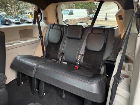 Used 2017 Dodge Grand Caravan SXT image 21