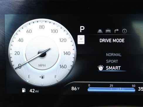 Used 2024 Hyundai Elantra SEL image 19