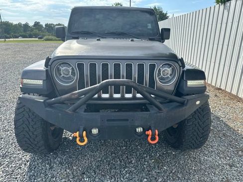 Used 2018 Jeep Wrangler Unlimited Sahara AWD/4WD image 8