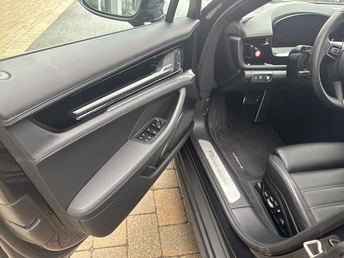 Used 2024 Porsche Panamera RWD image 13