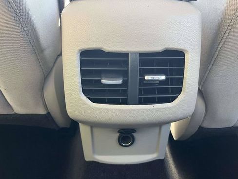Used 2019 Ford Fusion SE FWD image 15