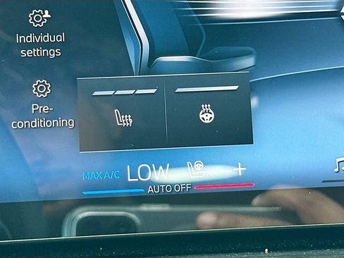 Used 2025 BMW X7 xDrive40i w/ M Sport Package AWD/4WD image 21