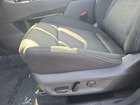 Used 2025 Nissan Rogue SV FWD image 27