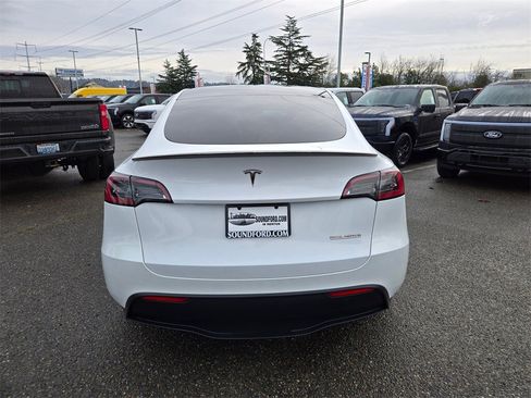 Used 2023 Tesla Model Y Performance image 6
