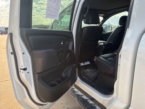 Used 2021 Nissan Titan PRO-4X w/ Pro-4x Convenience Package image 17