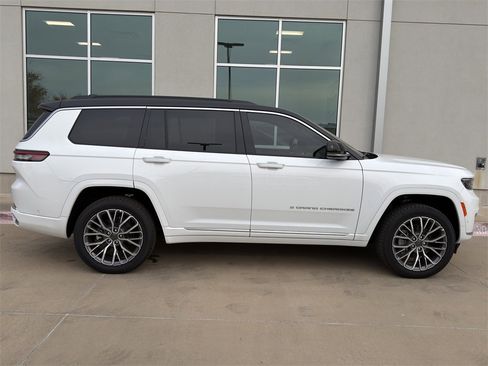 New 2025 Jeep Grand Cherokee L Summit image 4