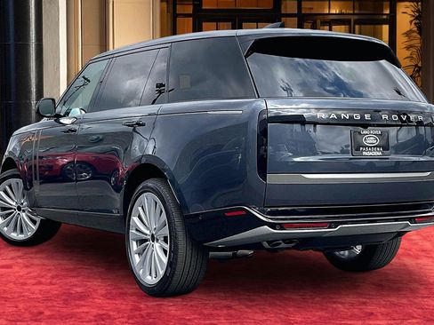 New 2026 Land Rover Range Rover Long Wheelbase SE AWD/4WD image 3