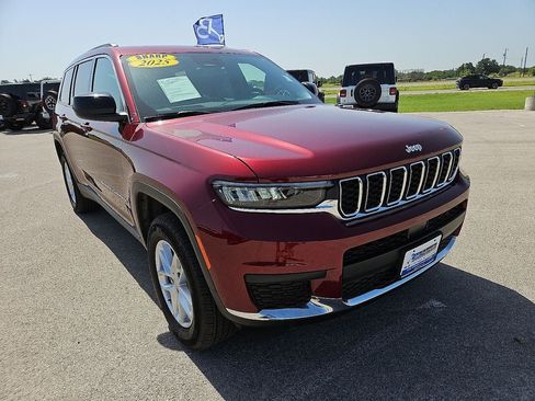 Used 2025 Jeep Grand Cherokee L Laredo AWD/4WD image 11