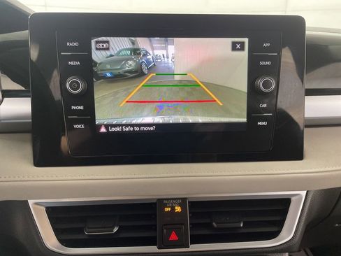 Used 2025 Volkswagen Taos SE AWD/4WD image 16