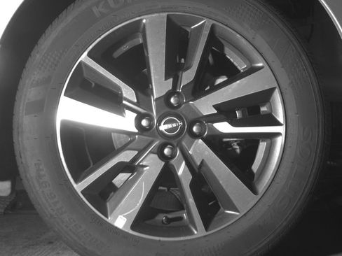 Used 2025 Nissan Versa SV image 13