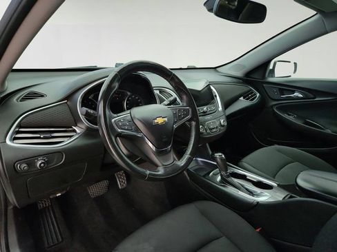 Used 2017 Chevrolet Malibu LT FWD image 9