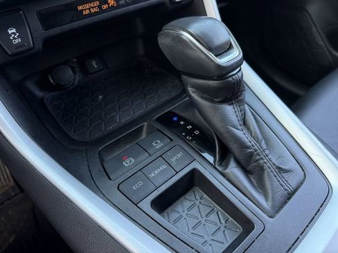 Used 2021 Toyota RAV4 XLE Premium image 20