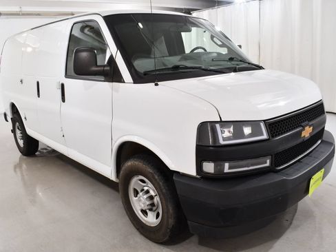 Used 2018 Chevrolet Express 2500 w/ Driver Convenience Package RWD image 5