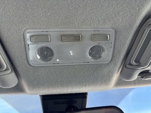 Used 2018 Toyota Yaris L image 30