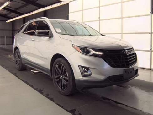 Used 2020 Chevrolet Equinox LT w/ Sport Edition FWD image 2