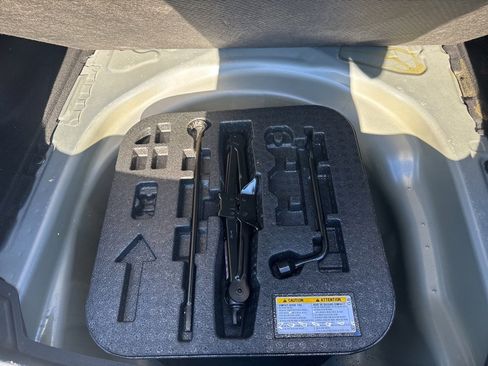 Used 2024 Toyota Corolla LE image 28