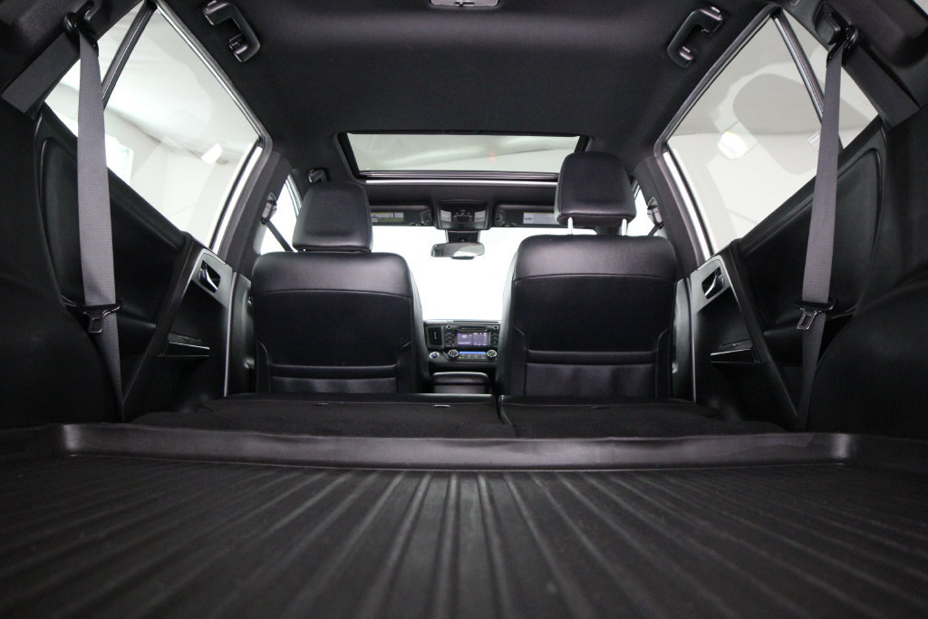 Used 2017 Toyota RAV4 SE AWD/4WD image 36