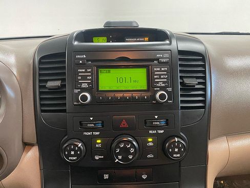 Used 2010 Kia Sedona LX image 21