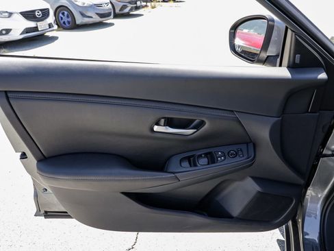Used 2025 Nissan Sentra SV FWD image 13