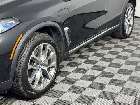 Used 2025 BMW X5 xDrive50e w/ Premium Package image 13