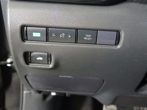 Used 2024 Nissan Sentra SV FWD image 31