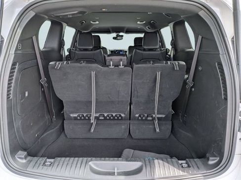 Used 2024 Chrysler Pacifica Limited FWD image 12