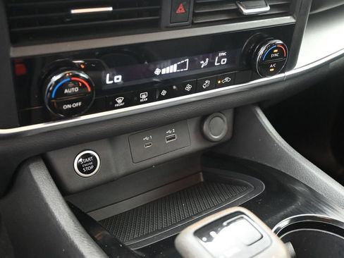 Used 2023 Nissan Rogue SV FWD image 26