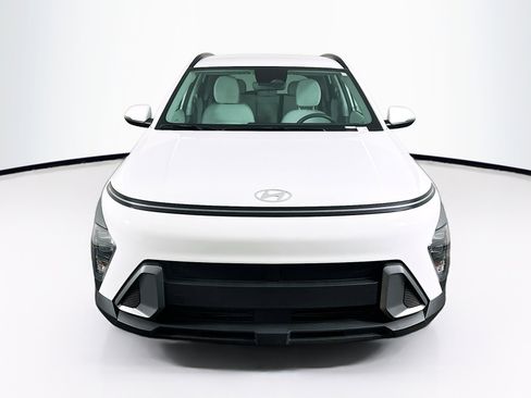 Used 2025 Hyundai Kona SEL FWD image 2