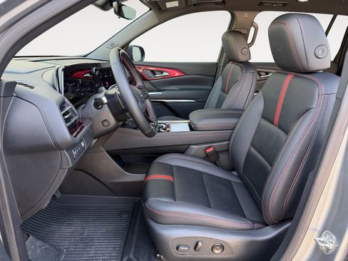 Used 2025 Chevrolet Traverse RS w/ LPO, Floor Liner Package image 14