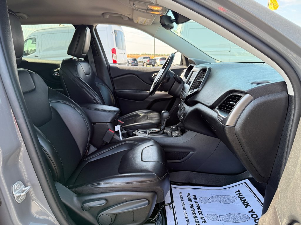 Used 2021 Jeep Cherokee Latitude Plus AWD/4WD image 42