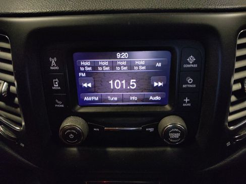 Used 2018 Jeep Compass Latitude FWD image 25