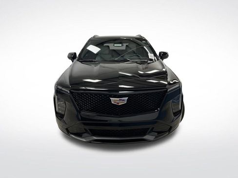 Used 2024 Cadillac XT4 Sport image 11