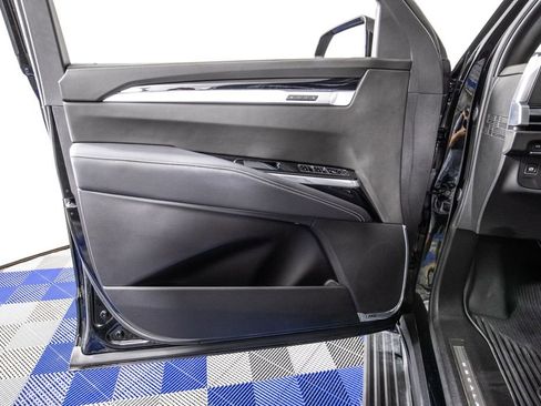 Used 2025 Cadillac Escalade Sport w/ Touring Package image 15