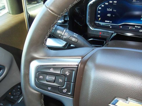 Used 2025 Chevrolet Silverado 1500 LT AWD/4WD image 46